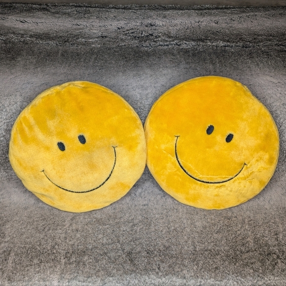 Vintage Yellow Smiley Face Plush Accent Pillows - Picture 1 of 6